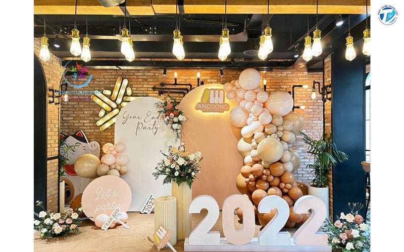 Background tiệc tất niên tone vàng ấm